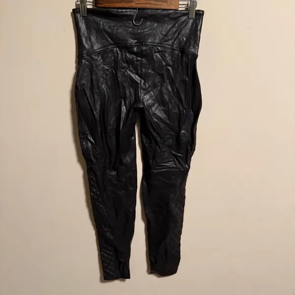 Spanx Faux Leather Quilted Legging in Very Black- Size Large - Image 7