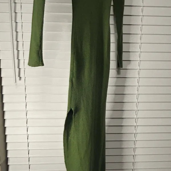 Maternity Dress Forum Green Ribbed Long Sleeve V-Neck Bodycon Dress - Image 5