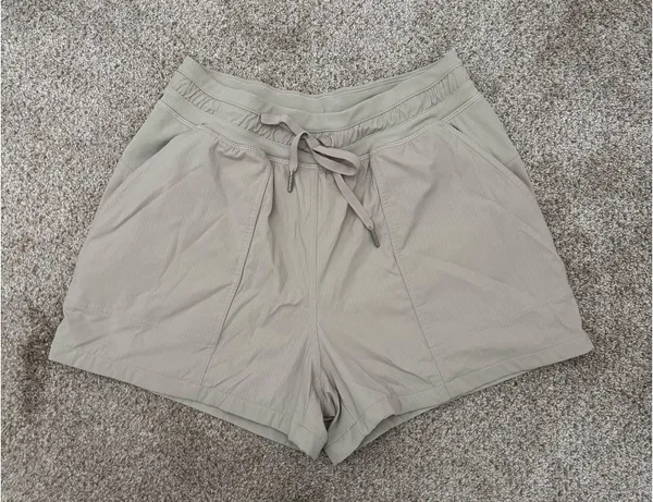 Lululemon Dance Studio High-Rise Shorts 3.5" (Size 6) - Image 2