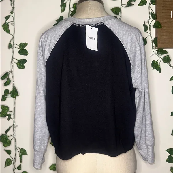 Forever 21 3/4 Sleeve Cropped Top NWT - Image 3
