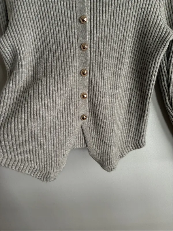 Common Sense Gray Ribbed Knit Cardigan M Gold Button Split Hem Fitted Sweater - Image 8