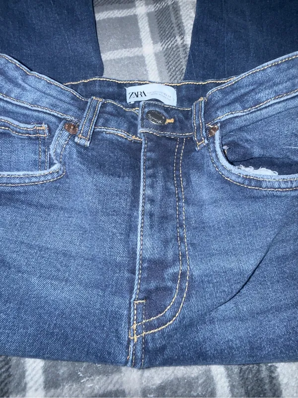 Zara Woman Medium Wash Crop Flare Raw Hem Jeans Size 2 /‎ 24 - Image 4
