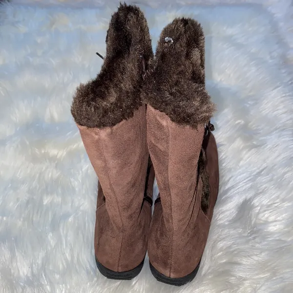 Isotoner Brown Faux Fur Brown Winter Snow Boots - Image 3