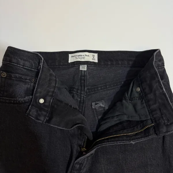 Abercrombie & Fitch 90’s straight ultra high rise jeans size 25L - Image 3