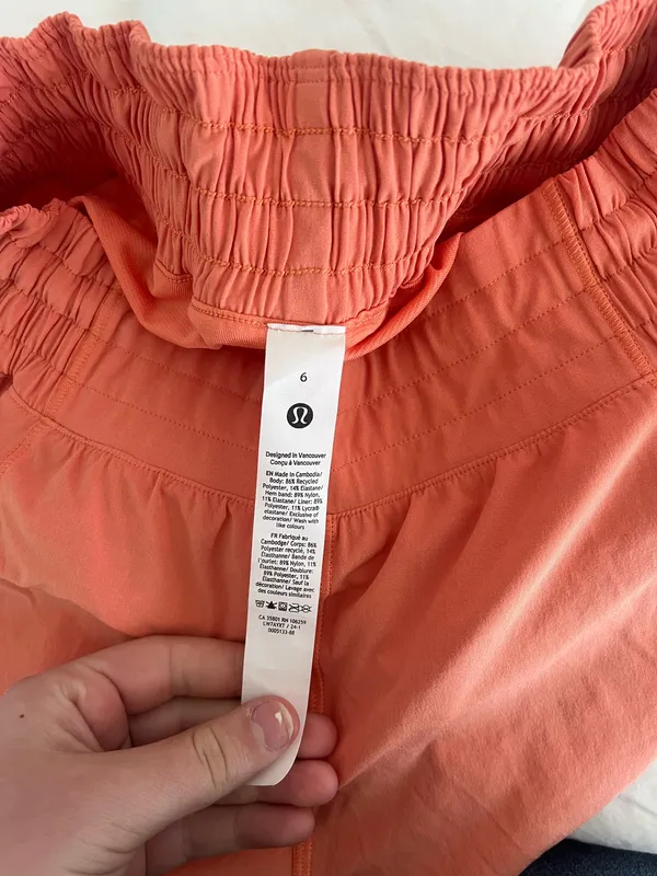 Lululemon Shorts Hotty Hot 4" - Image 3