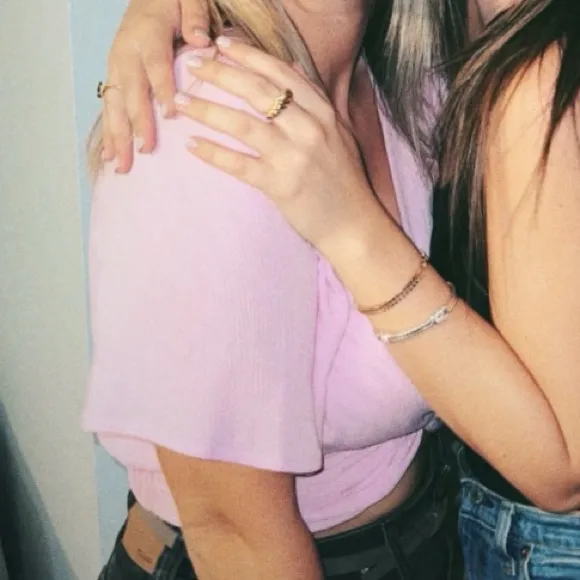 Abercrombie & Fitch pink crop top - Image 2