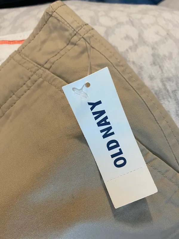Old Navy NWT  women's shorts khakis 7" size 2 regular - Image 3