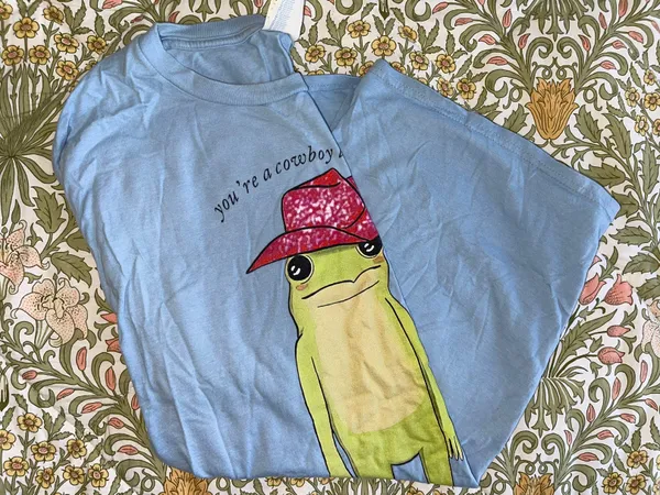 Cowboy Like Me Taylor Swift Frog Shirt - Image 3