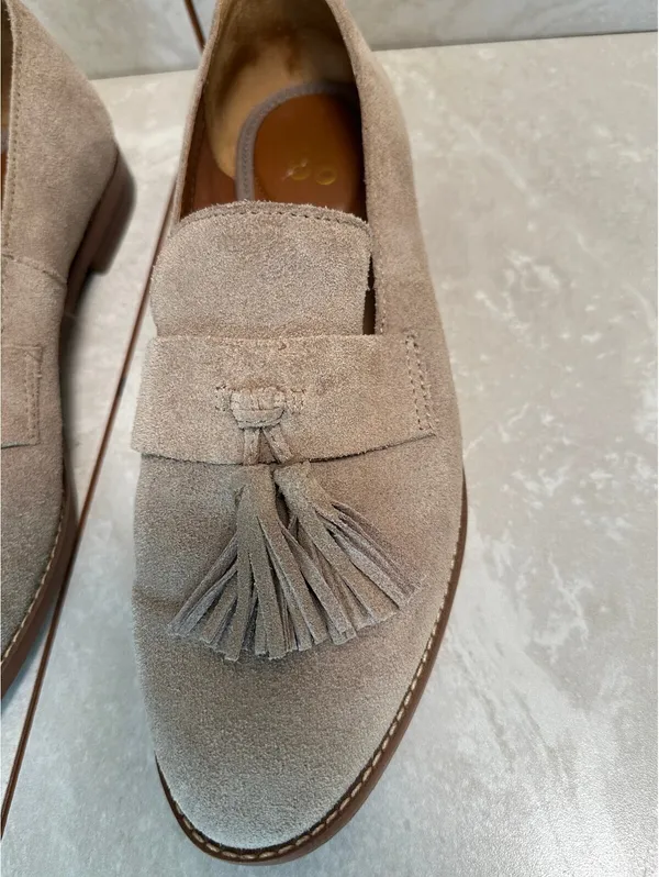 Franco Sarto taupe tasseled kiltie fringe suede loafers 8.5 preppy old money - Image 2