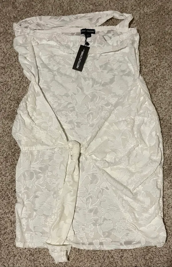 Pretty Little Thing White Floral Burnout Bodycon Dress - Image 4