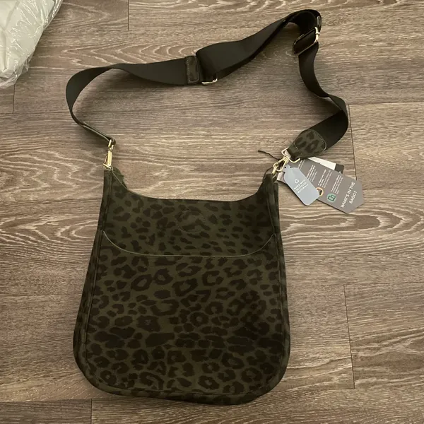 Baggallini NWT snap closure crossbody bag in dark green Cheetah print with RFID - Image 2