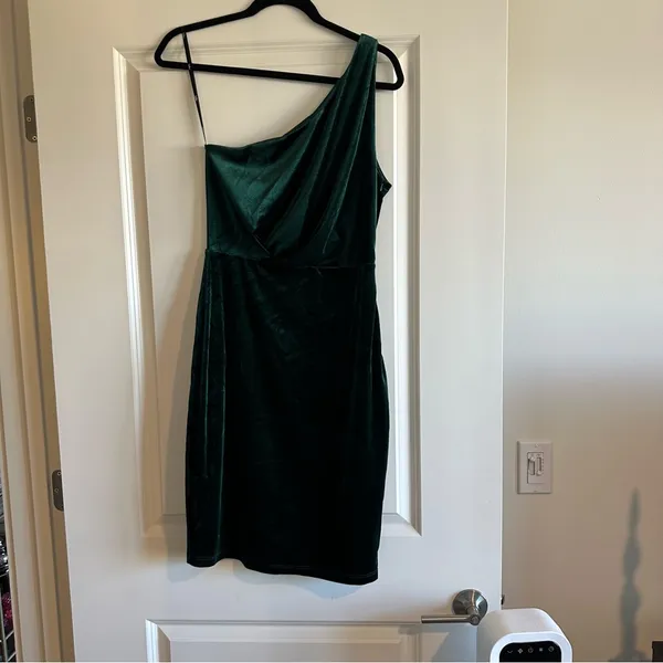 Lulu's Deep Green One-Shoulder Dress - Image 3