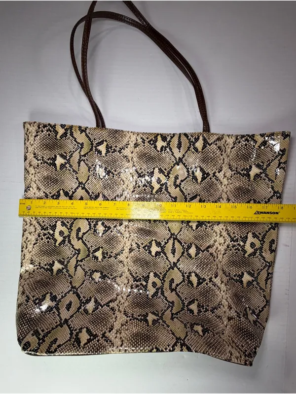 DSW Snake-Pattern Tote in Cream and Brown - Image 3
