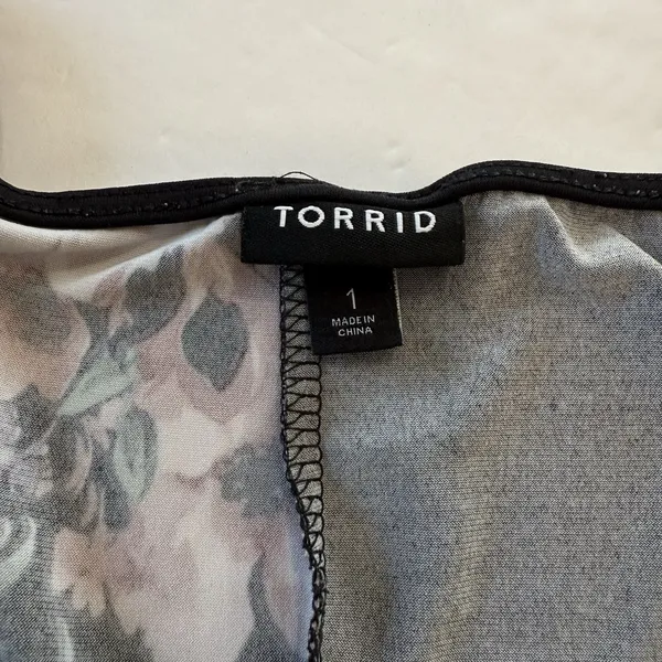 Torrid Pink Floral Studio Knit Short Tie Sleeve‎ V Neck Dress Size 1X - Image 10