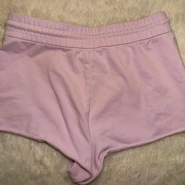TNA Aritzia‎ Pink Shorts Size Medium NWOT - Image 3