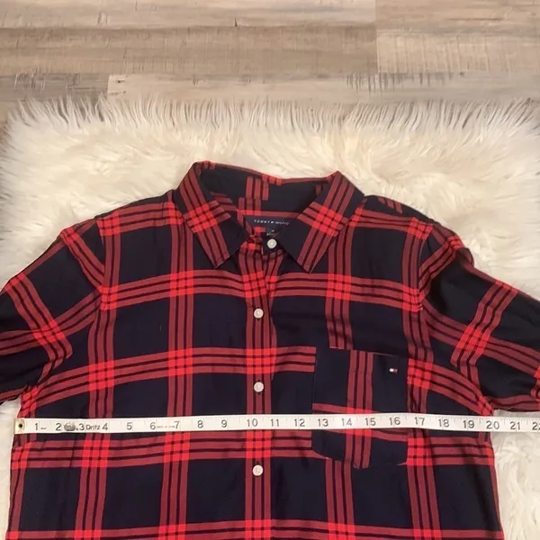 Tommy Hilfiger NWOT plaid roll tab button front shirt M - Image 9