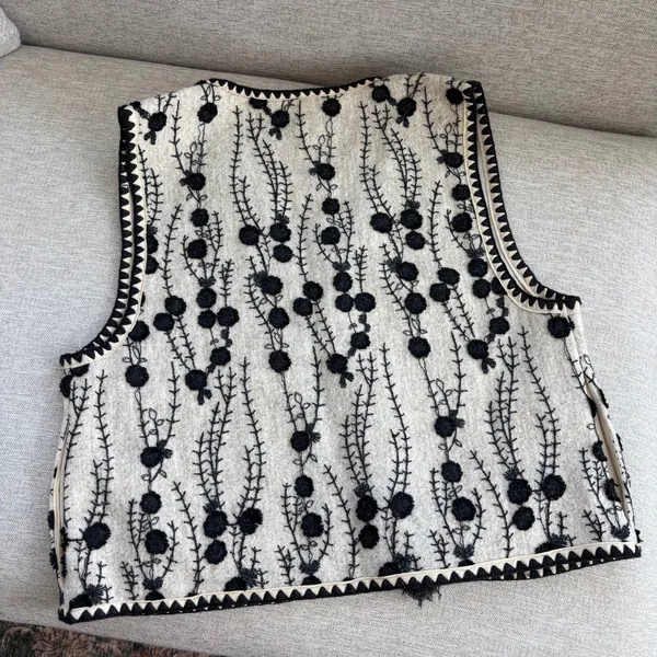 Entro Embroidered Floral Vest Small Tassel Tie Boho Cottage Grandma Chic Fall - Image 2