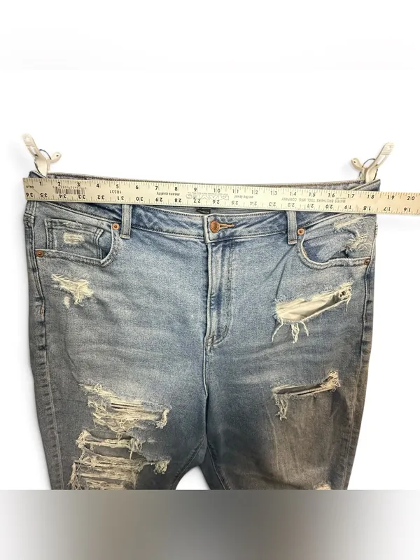 American Eagle Mom Jean Size 16 Regular High Rise Distressed Ripped Light Wash - Image 8