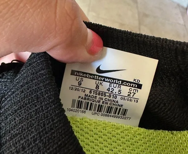 Black Nike running shoes - Image 4