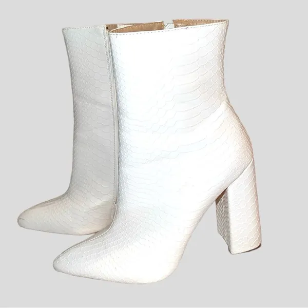 Pretty little thing cute white faux snake skin design! - Image 3