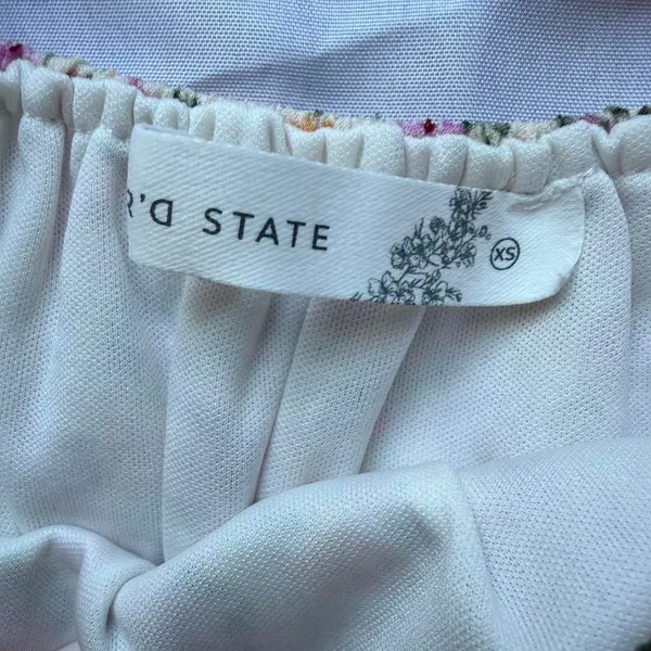 light pink floral top with tie back - Image 3