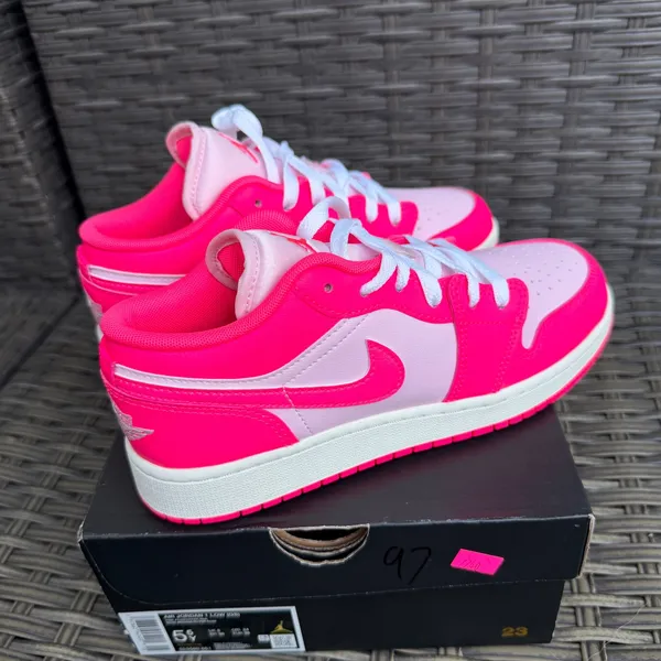 Air Jordan 1 Low GS Pink Foam Hyper Pink 5.5Y/7W - Image 7