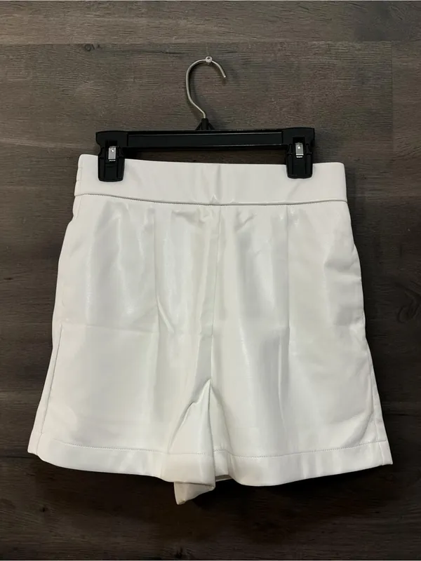 Mittoshop Faux leather white shorts with pockets NWT - Image 2
