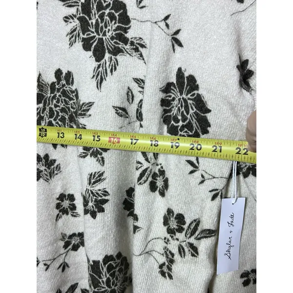 Skylar + Jade Sweater Women Medium Cream Gray Floral Knit Long Sleeve Sèzane - Image 6