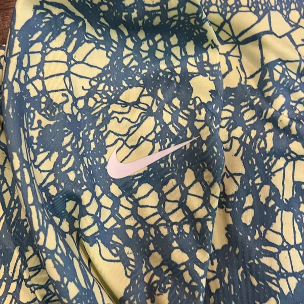 NIKE Pro Half Zip Pullover Womens‎ Medium Yellow Blue Lace Hyperwarm Long Sleeve - Image 6