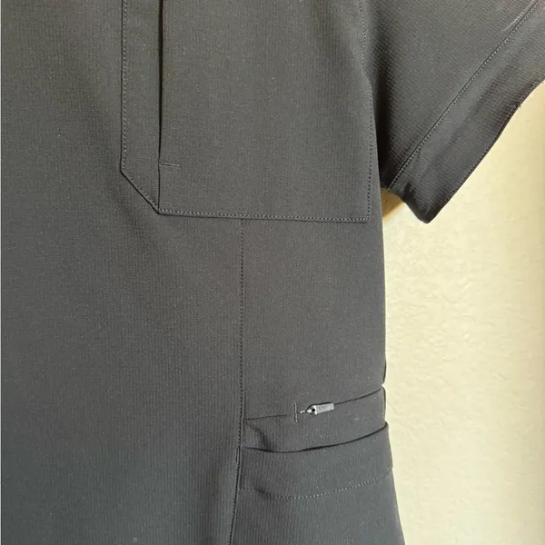 FIGS Indestructible Slim V Neck Scrub‎ Top Sz M 5 Pockets Nurse - Image 5