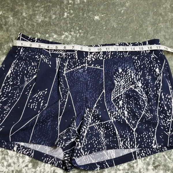 Mossimo Flowy Abstract Pattern‎ Shorts Blue Size L - Image 2