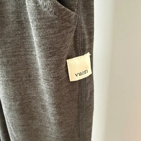 Vuori sz L Lux Jumpsuit Grey V-Neck Short Sleeve Athleisure Quitet Luxury‎ - Image 4