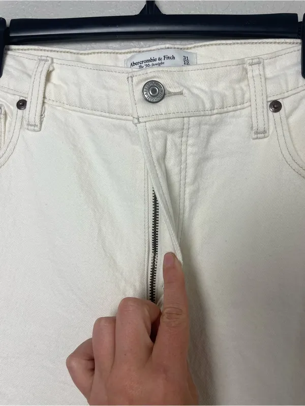 Abercrombie & Fitch 90’s Straight Ultra High Rise Off-White Jeans Size 31L - Image 6
