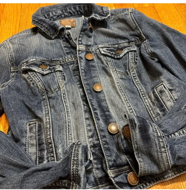 American Eagle Jean Jacket Size Medium  - Image 2