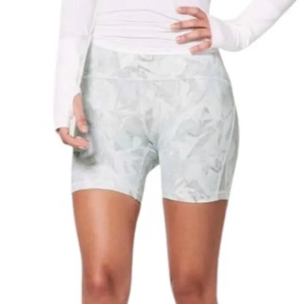 NWT sz 8 Lululemon Train Times Short 6" Jasmine White Multi / White size 8 - Image 5