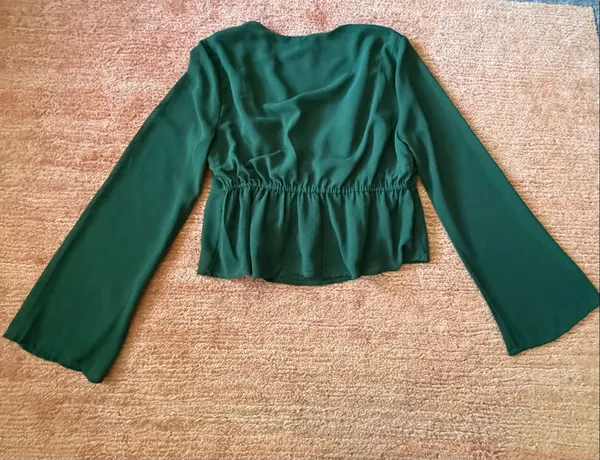 Francesca’s Mi Ami Green Peplum Blouse Size M Deep V Neck Long Sleeve - Image 10