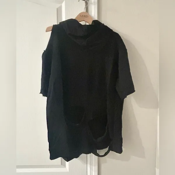 NWT Distressed Short sleeve hoodie Size Medium - Image 7