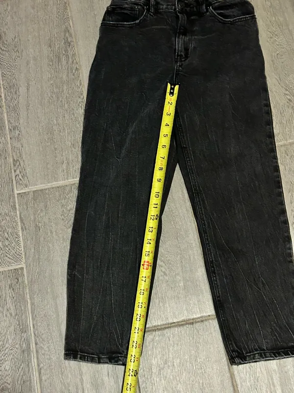 Abercrombie & Fitch Black The mom high rise jeans -size 26/2 - Image 5