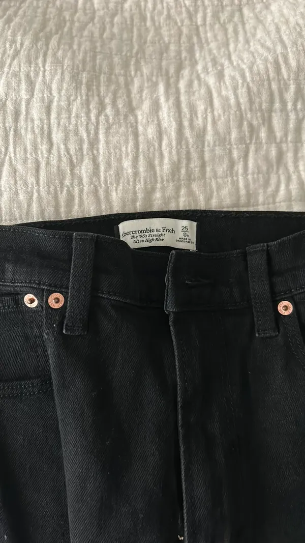 Abercrombie Straight 90s Ultra High-Rise Jeans - Image 3