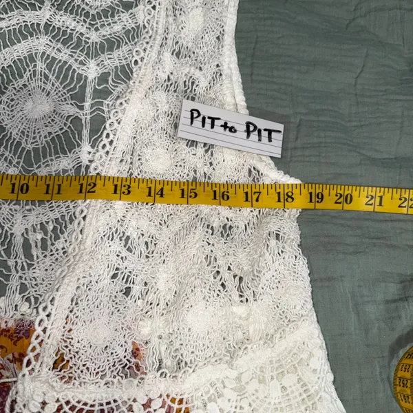 Miss Me Ditzy Floral Duster Vest XS White Lace Floral Fringe Boho‎ Crochet - Image 9
