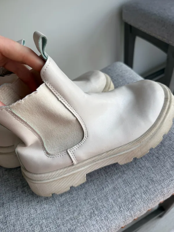Boots White Size 9 - Image 3