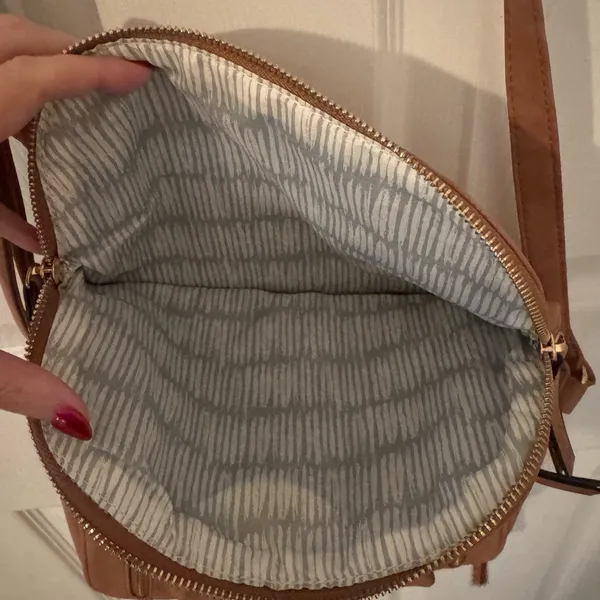 Elegant Tan Crossbody Bag - Image 6