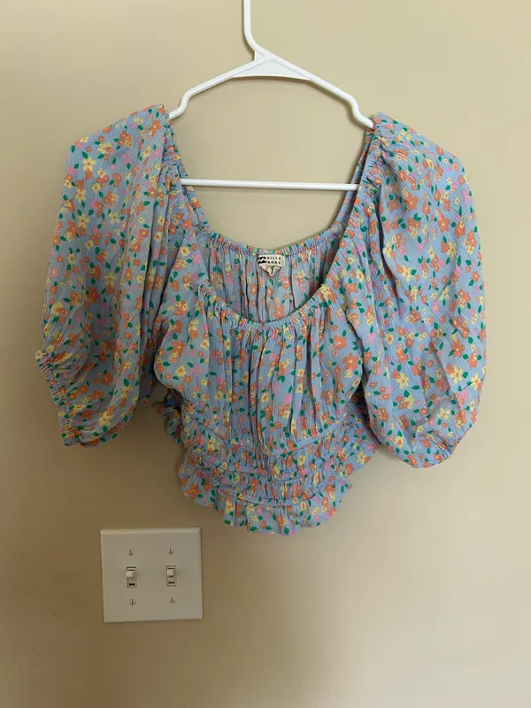 Billabong Floral Cropped Blouse - Image 2