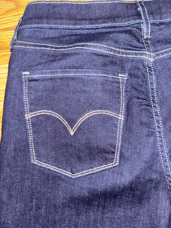 Levi’s Mid Rise Skinny Jeans Women’s Waist Size 30 Length 30 Dark Blue Wash READ - Image 4