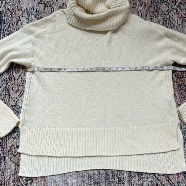 ANTHROPOLOGIE Blair Slouchy Turtle Neck Sweater in Cream Off White Size Medium - Image 8