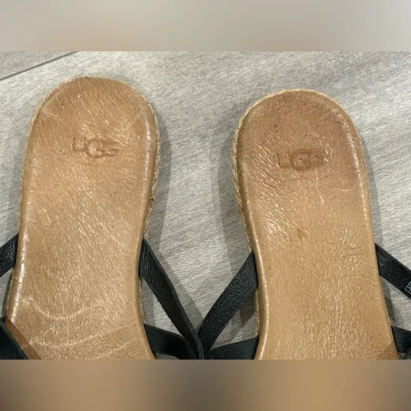 UGG Women's Black Leather Thong Sandals with Tan Footbed Size 7 - Image 4