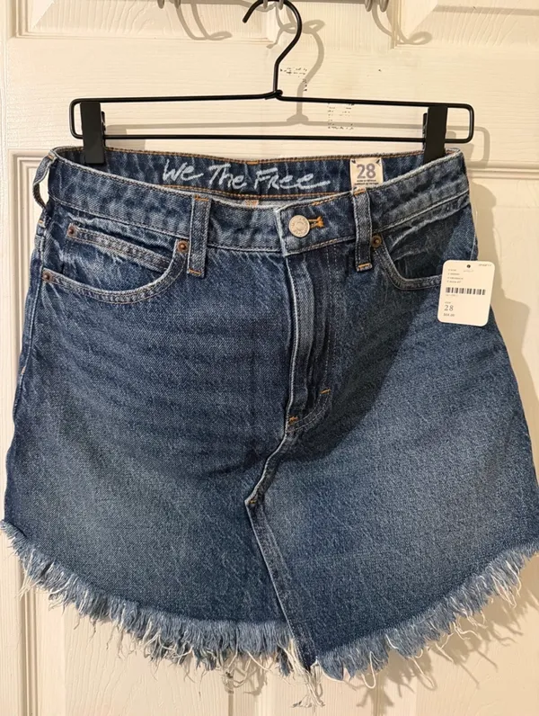 Free People We The Free Denim Mini Skirt Size 28 Raw Hem Medium Wash NWT - Image 3