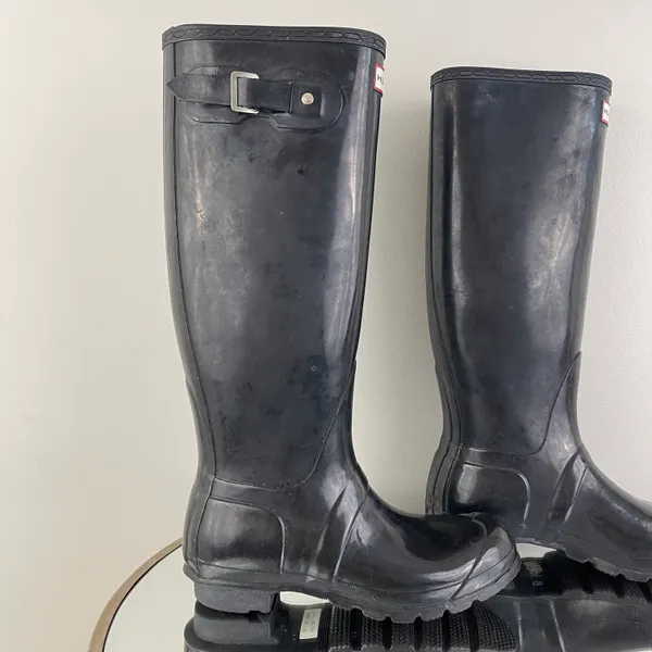 Hunter Original Tall Black Gloss Adjustable Knee High Rain Boots - Image 5