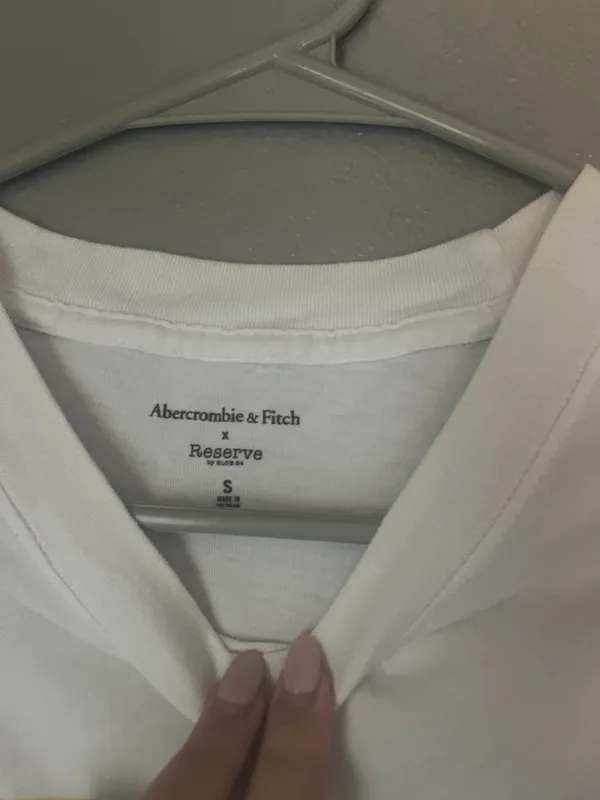Abercrombie graphic tee sz S - Image 2
