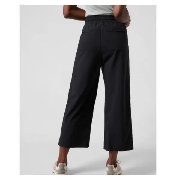 Athleta Avenue Wide Leg Crop Pant Size 14 Black - Image 2